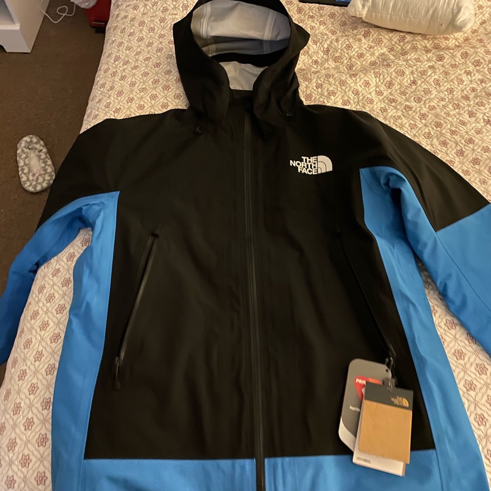 Brand new Northface triclimate jacket blue and black only tried on once!